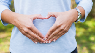 Ways to Keep Your Pregnancy a Secret in the First Trimester