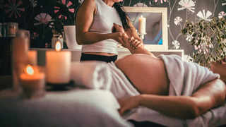 How to Safely Enjoy a Prenatal Massage?