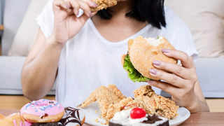 Understanding Early Pregnancy Cravings: What’s Safe to Eat?