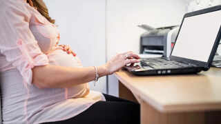 The Ideal Way to Decide When to Step Away from Work Before Delivery
