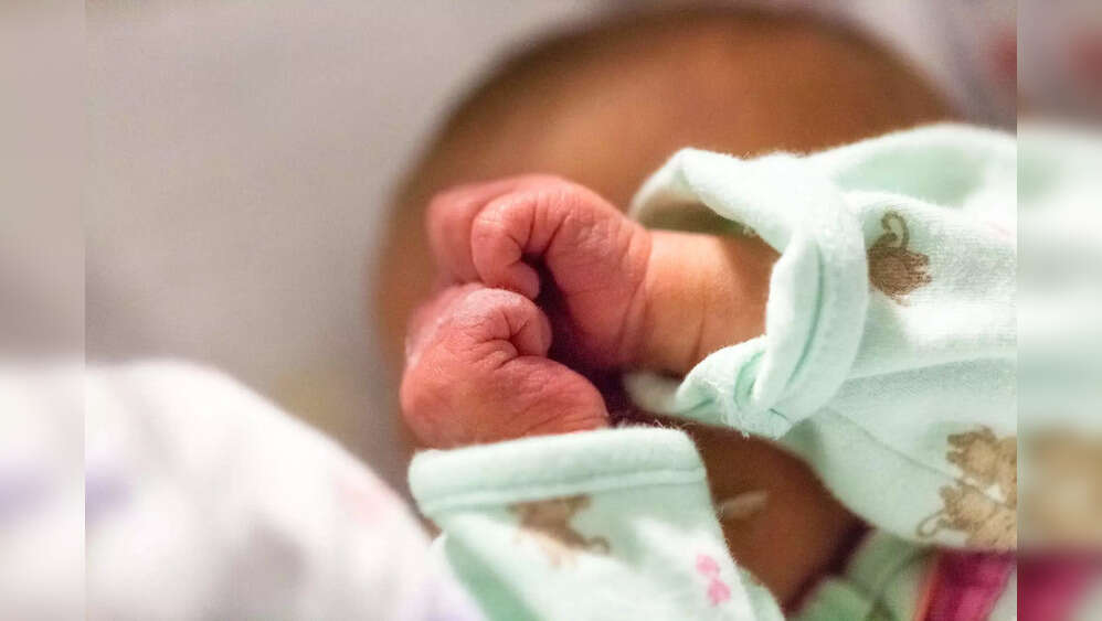 Syndactyly vs Polydactyly