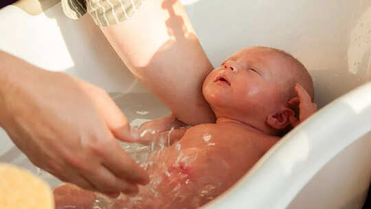 It’s Time for Your Baby’s First Bath: Here’s How You Can Make It a Comforting Experience