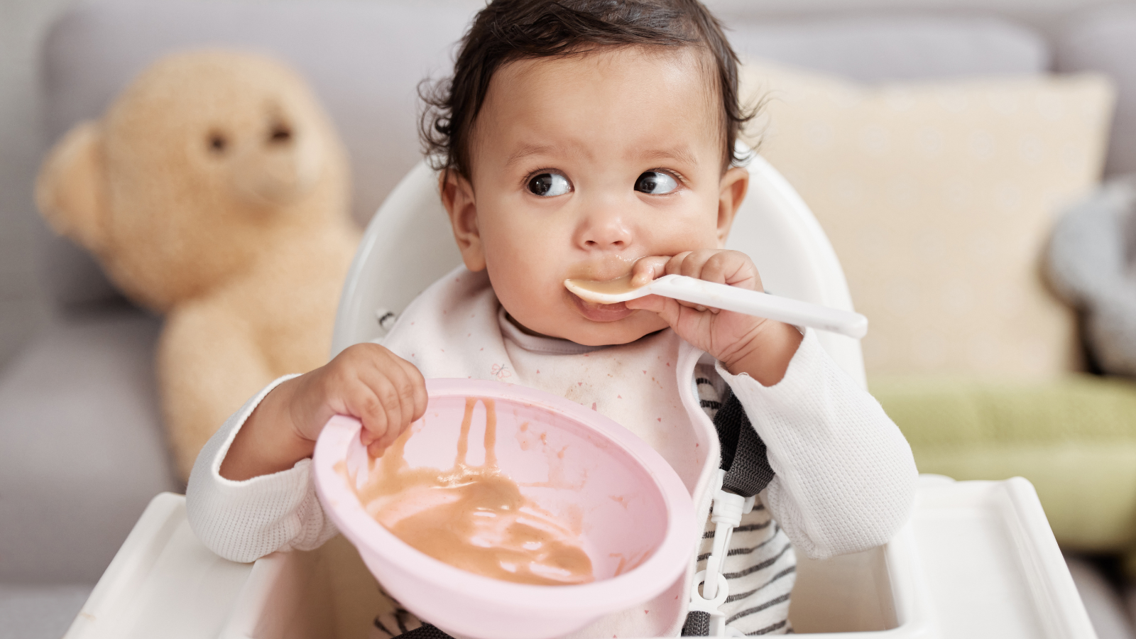 Understanding Baby-Led Weaning and Traditional Weaning: Finding the Right Feeding Style for Your Baby