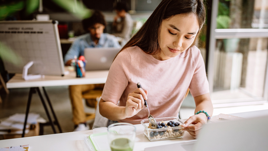 Your Ideal Snack Menu for Every Stage of Your Pregnancy Journey