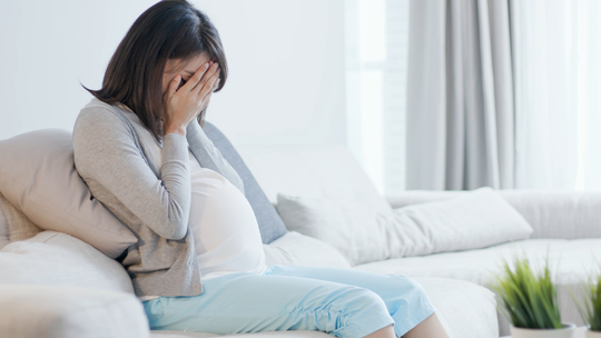 Feeling Alone During Pregnancy? Here's How To Cope