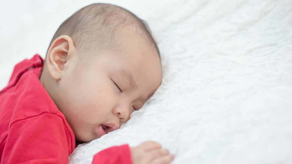 Why Some Babies Are Right-Side or Left-Side “Lovers”