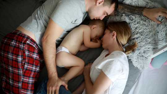 What Is the Right Age to Stop Co-Sleeping? A Parents’ Guide