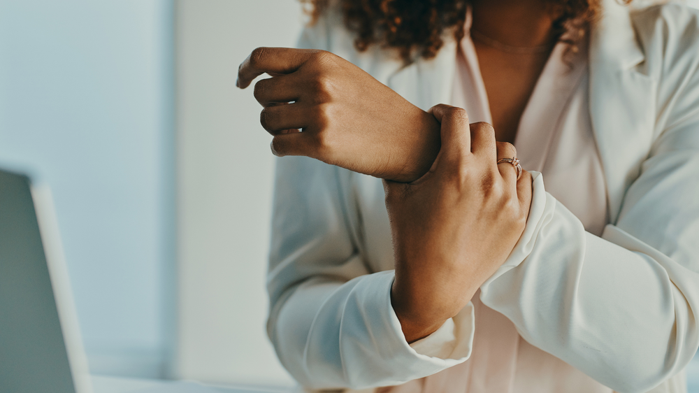 What Is Mother’s Thumb? Understanding Wrist Pain After Childbirth