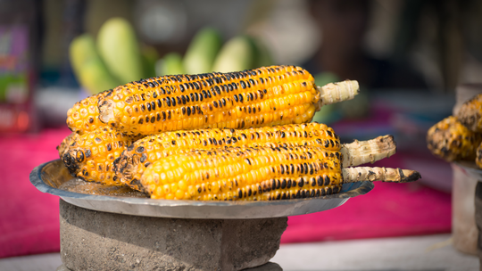 Can You Eat Corn During Pregnancy in the Monsoon? Benefits, Safety Tips & Precautions