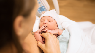 Newborn Not Opening Eyes After Birth: Should Parents Worry?