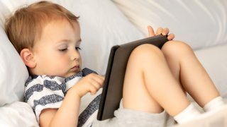 <b>What Is Virtual Autism? What Parents Should Know About The Trending Term</b>
