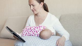 Does a Feeding Pillow Really Help Breastfeeding Mothers?