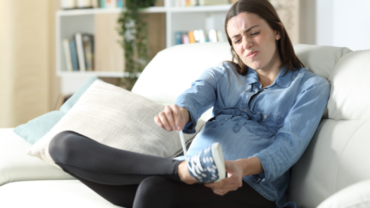 Practical Tips for Tying Shoelaces and Reaching Your Feet Late in Pregnancy