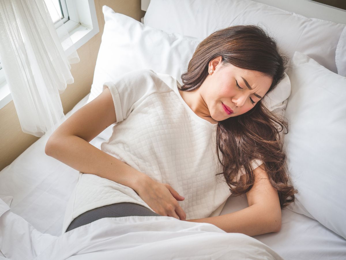 WOMAN WITH PAIN IN STOMACH