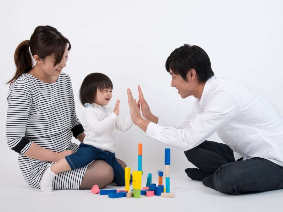 PARENTS SIGNING TO CHILD-Boost Memory And Concentration