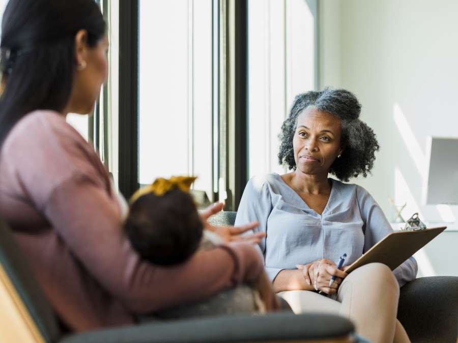 WOMAN WITH POSTPARTUM TALKING TO HER THERAPIST