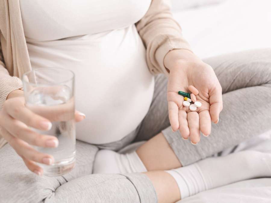 pregnant women taking tablets