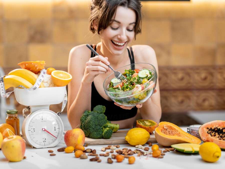 WOMAN HAVING HEALTHY DIET- Healthy Weight Before Pregnancy