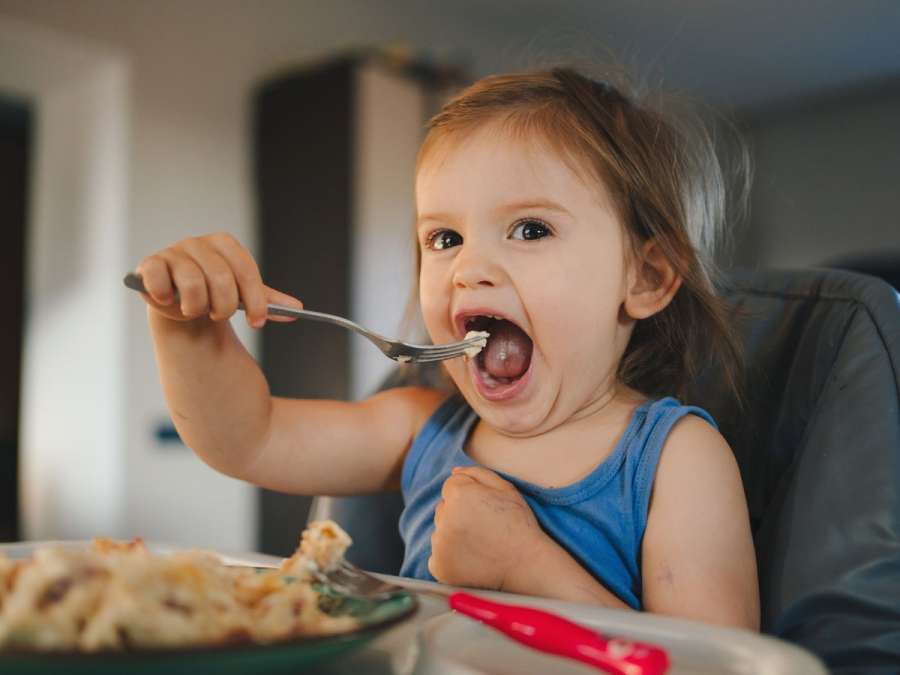 SELF FEEDING CHILD- Baby's Eating Habits