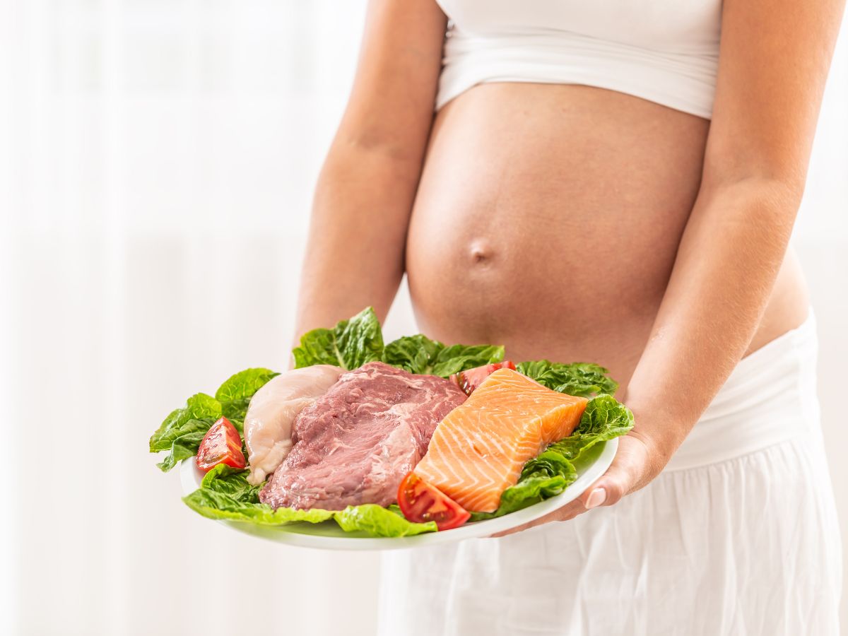 pregnant woman with heathy diet