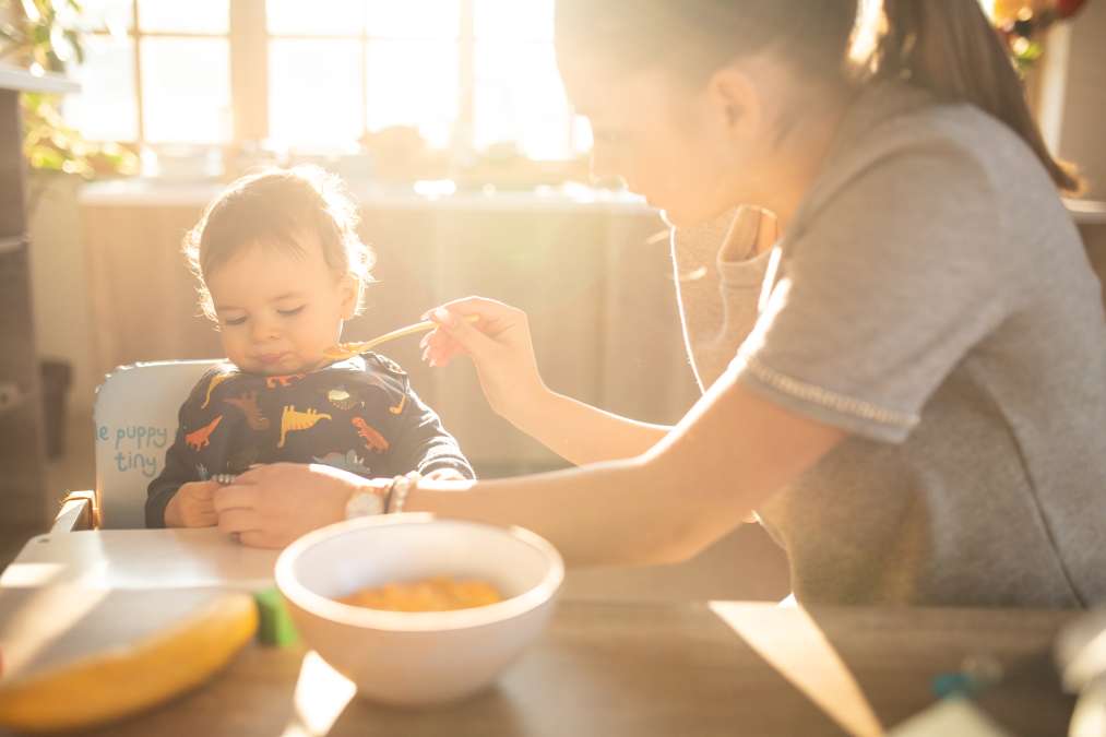 mother feeding food- Introducing Different Textures And Flavors To Babies