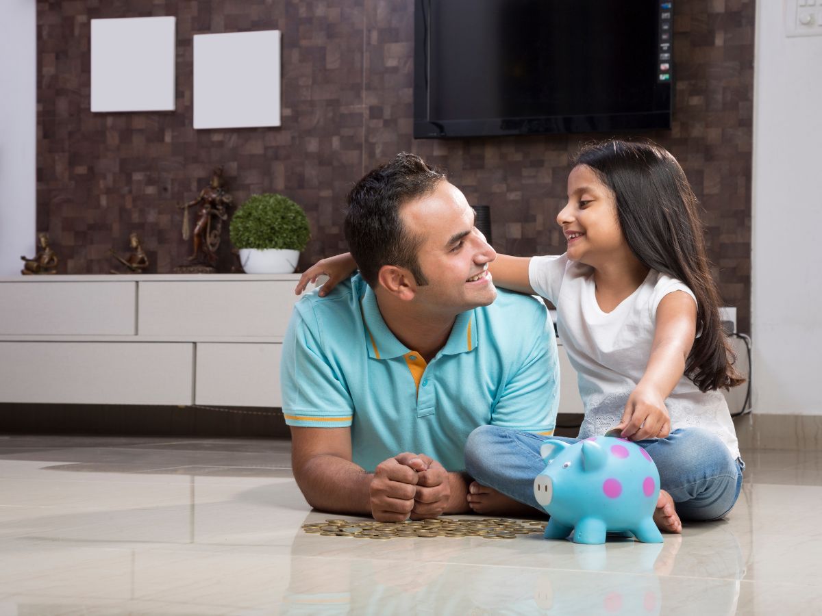 father teaching child about money