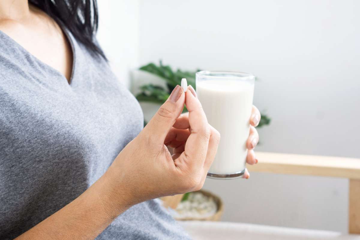 woman taking pills- Benefits Of Calcium In Pregnancy