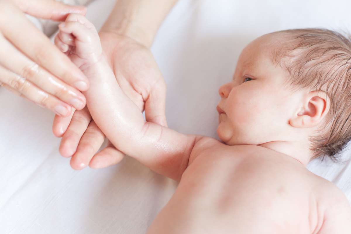 baby massage- Baby Massage Benefits