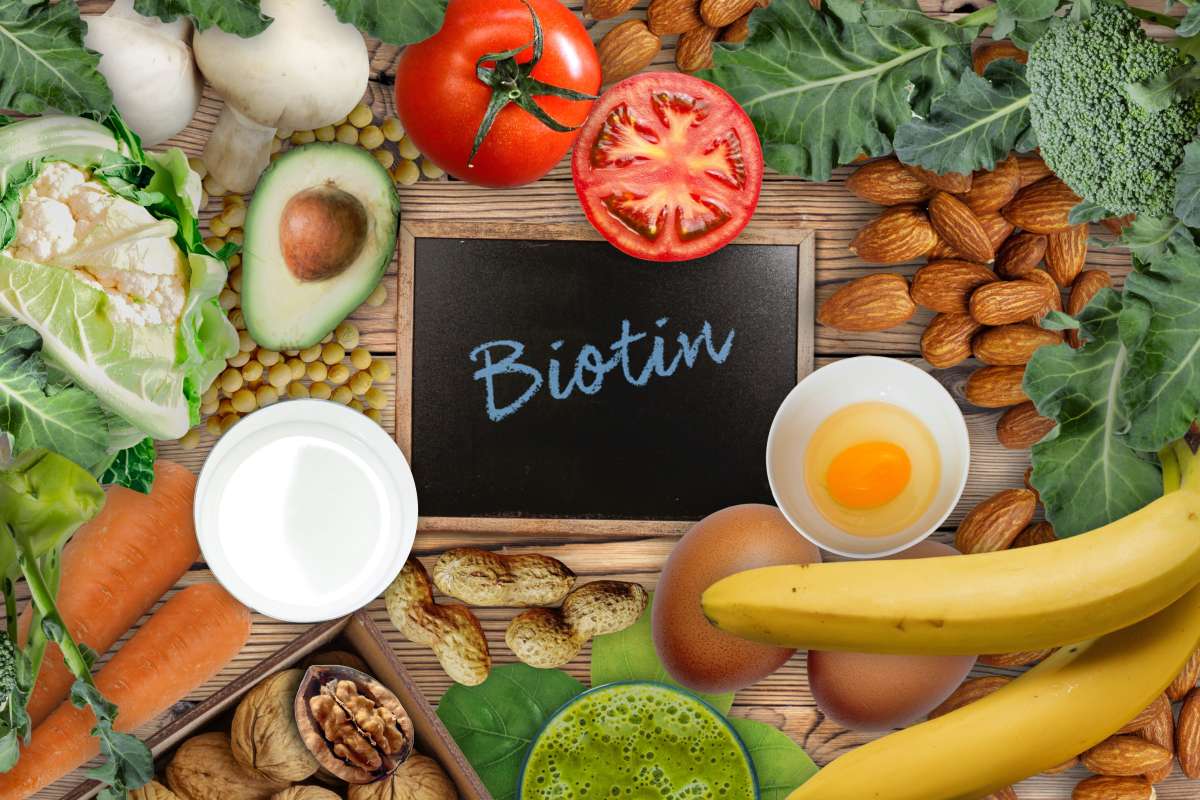 Foods rich in Biotin. Foods as eggs, soybeans, milk, cauliflower, mushrooms, carrot, broccoli, Tomatoes, banana, avocado, peanuts, walnuts and almonds